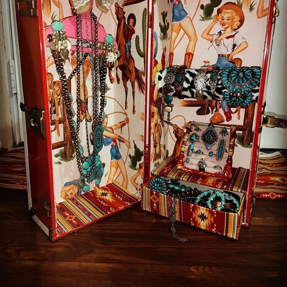 Custom Jewelry Travel Trunk - Picture 2 of 3